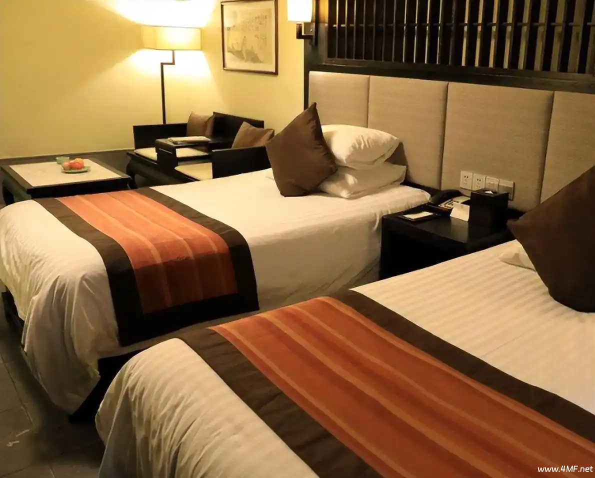 酒店床上为啥要放一块布?